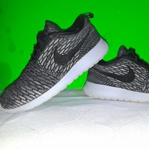 Nike Roshe Flyknit Oreo Grey Blk Slvr Racer SE 6.5